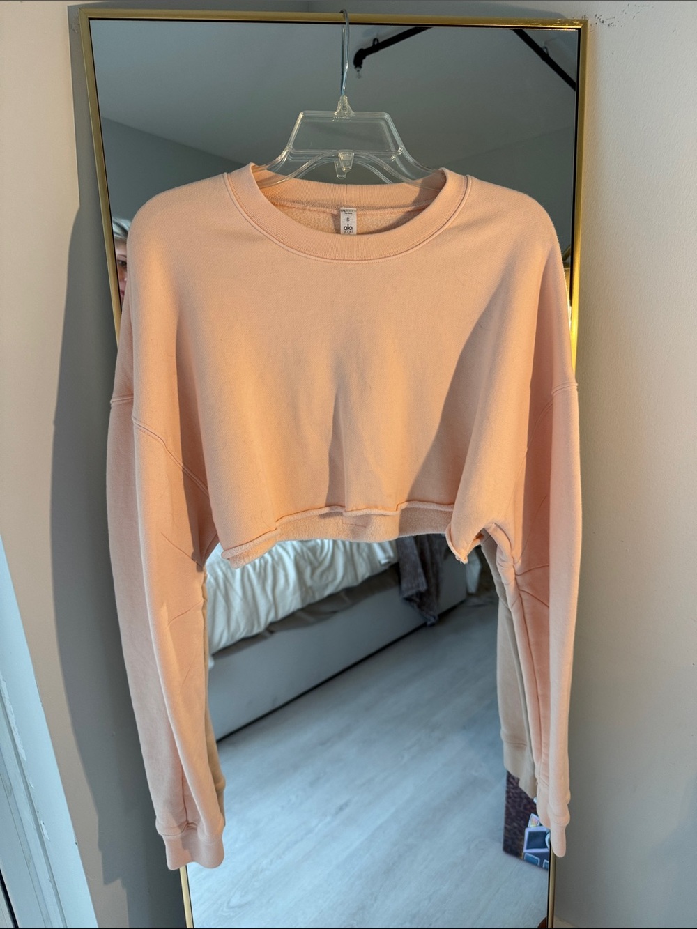 ALO Cropped Crewneck Sweatshirt - Peach